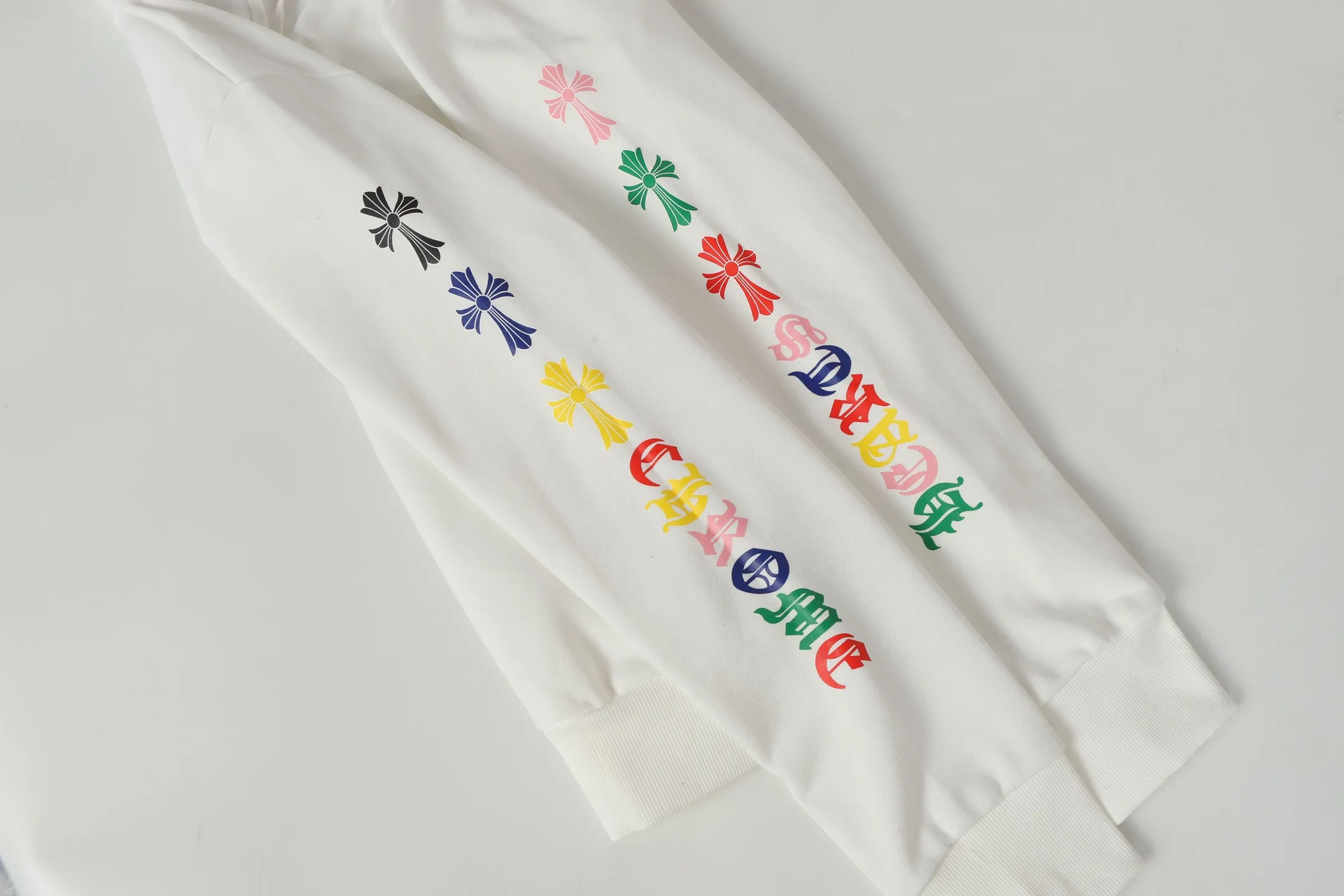 P240 Cross-border model, please do not place an order if you are pursuing quality -Chrome Hearts/Chrome Hearts Colorful🌈Horseshoe Sanskrit printed hooded sweatshirt -High weight, high density and high quality. The wool is soft, delicate and skin-friendly. It feels soft and silky. It has excellent warmth and skin-friendly properties. -Size: S M L XL
